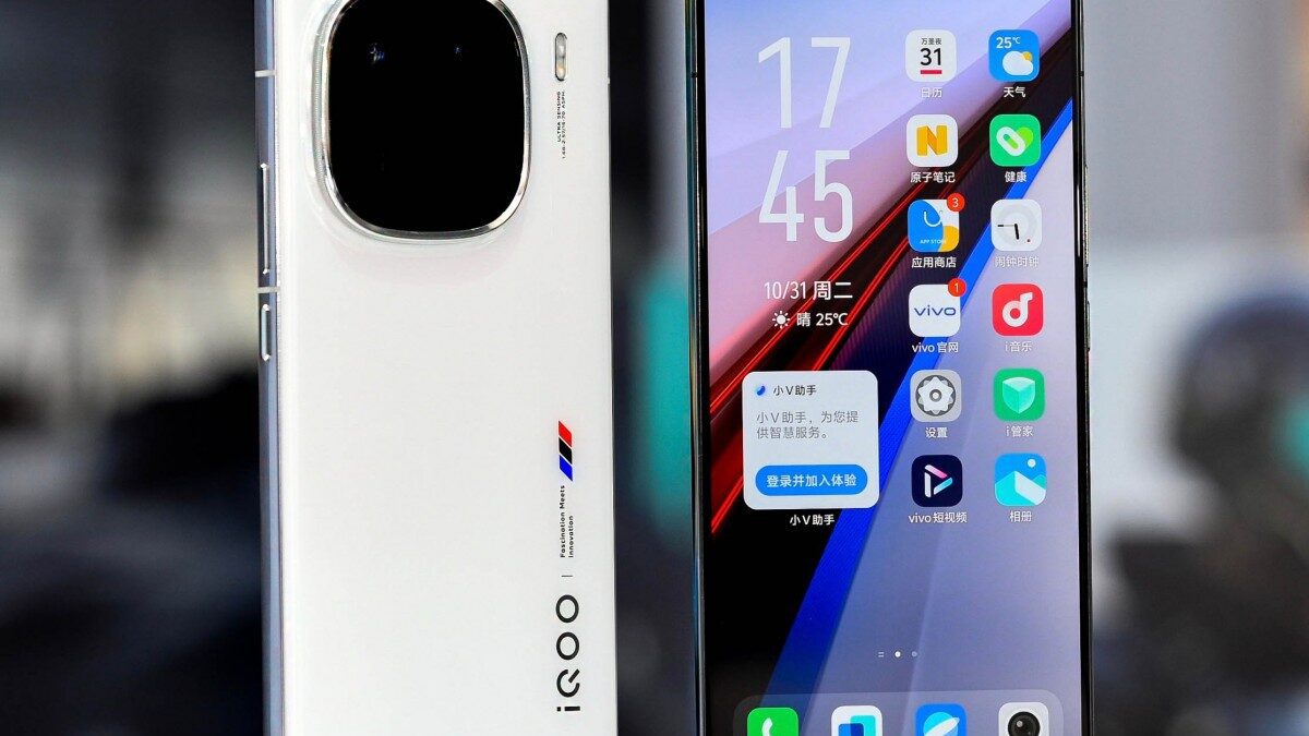 The iQOO 12 is India’s first smartphone powered by a Snapdragon 8 Gen 3 SoC.